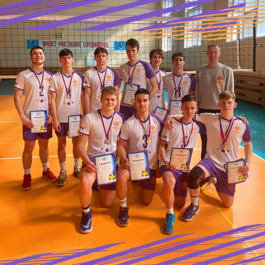 2000 год тренера в новоуральске. Тренер новоуральск. Футбол новоуральск. Локомотив изумруд. Олег яценко новоуральск.