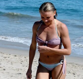 Cameron Diaz Showing A Lot Of Skin On The Beach In Malibu.
