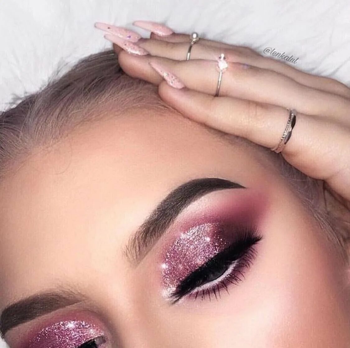 Pink make up