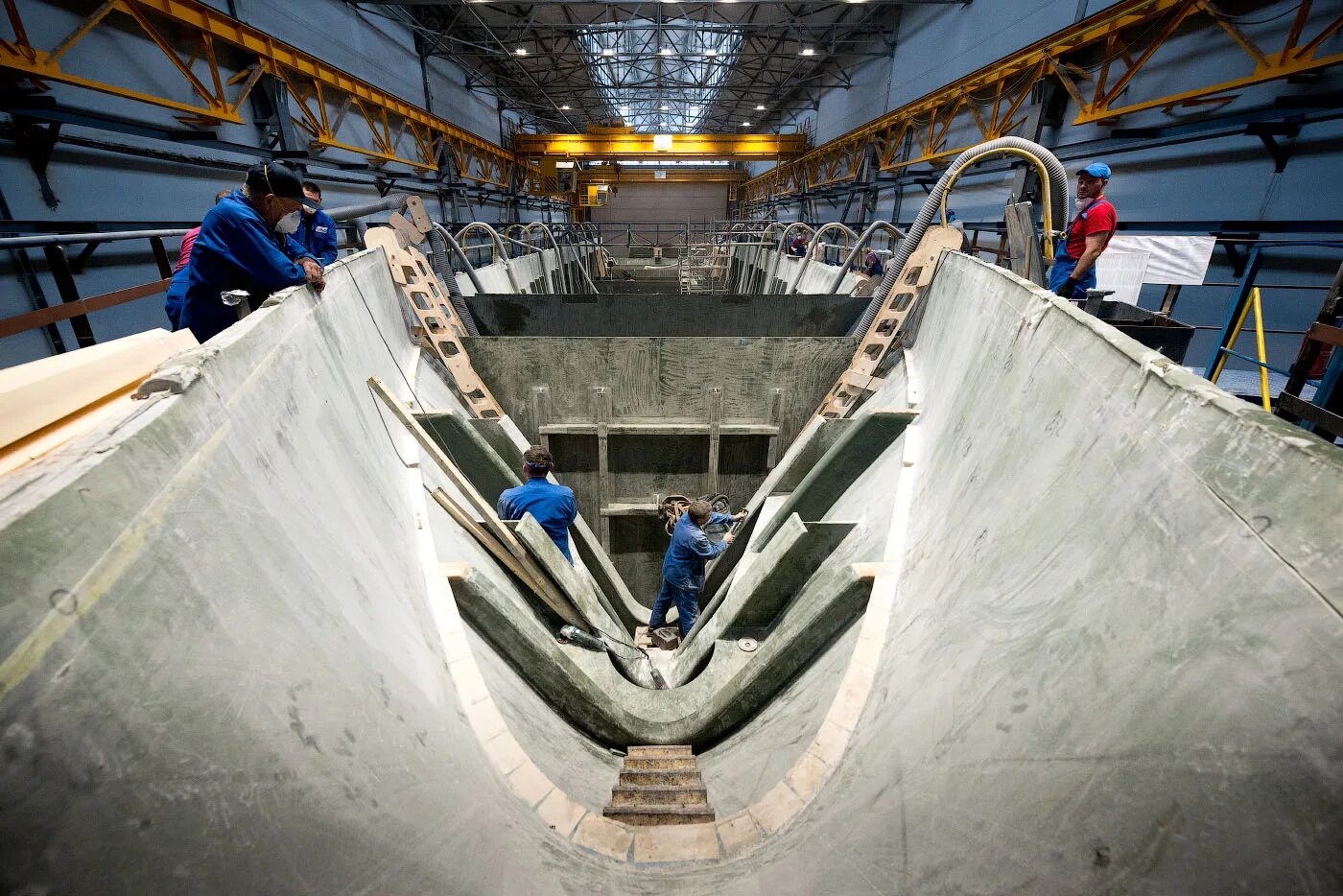 Контроль судостроение. Завод кампа ореховозуево. Судно на стапеле. Лазерные уровни кораблестроение. Контроль судостроение.