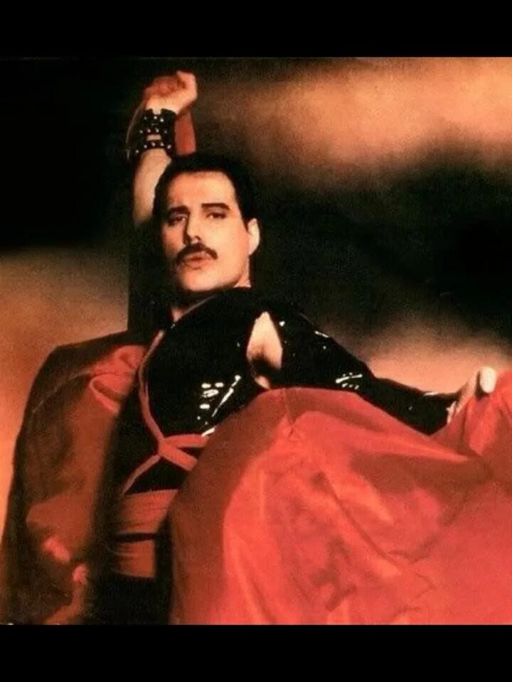 Последний концерт фредди меркури 1991. Mother love freddie. Фредди меркьюри в клипе mother love. Freddie mercury last words. Фредди меркьюри 1991.