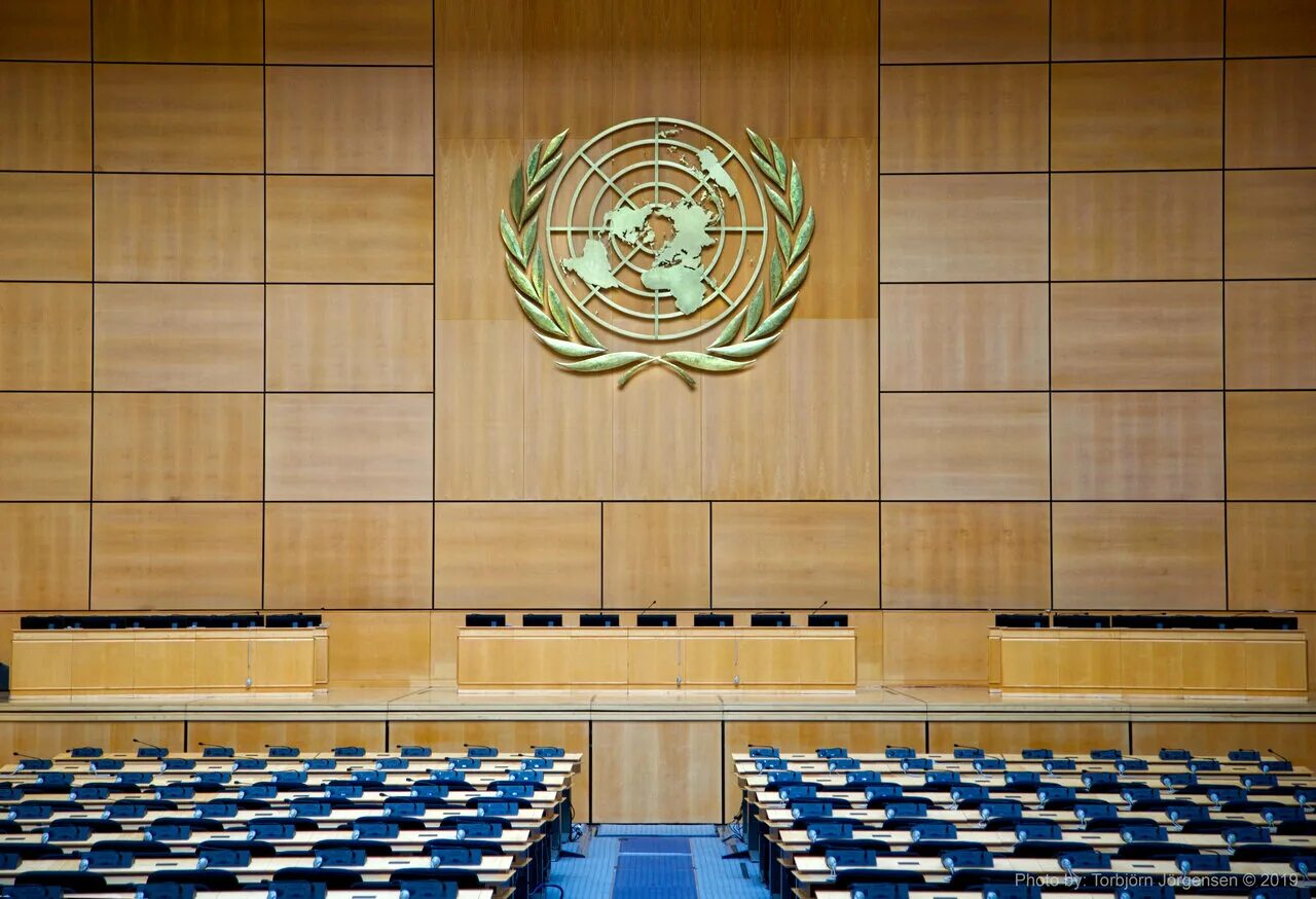 Задание оон. Генеральная Ассамблея ООН Нью-Йорк. Зал Генеральной Ассамблеи ООН. ООН В Женеве. Генассамблея ООН здание.