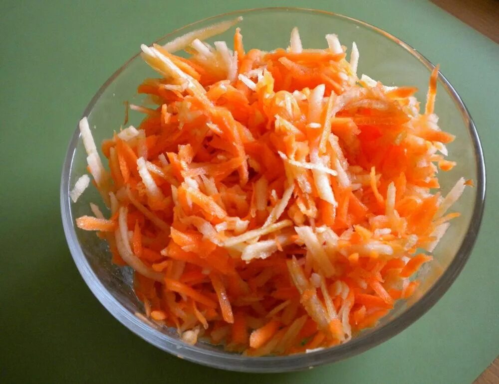 Салат морковь с яблоком рецепт