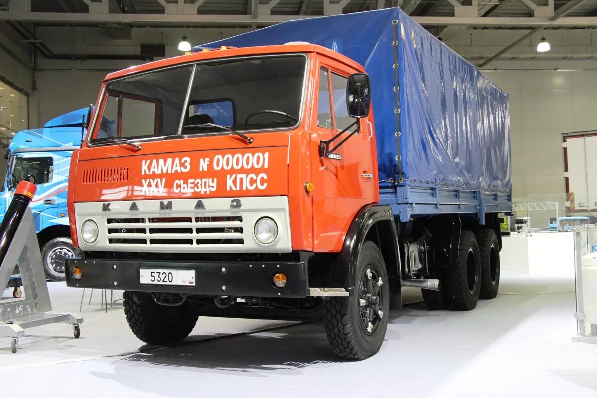 Как менялся камаз. Первый КАМАЗ 5320. КАМАЗ 5320 KAMAZ. КАМАЗ 5320 первый КАМАЗ. Самый первый КАМАЗ 5320.