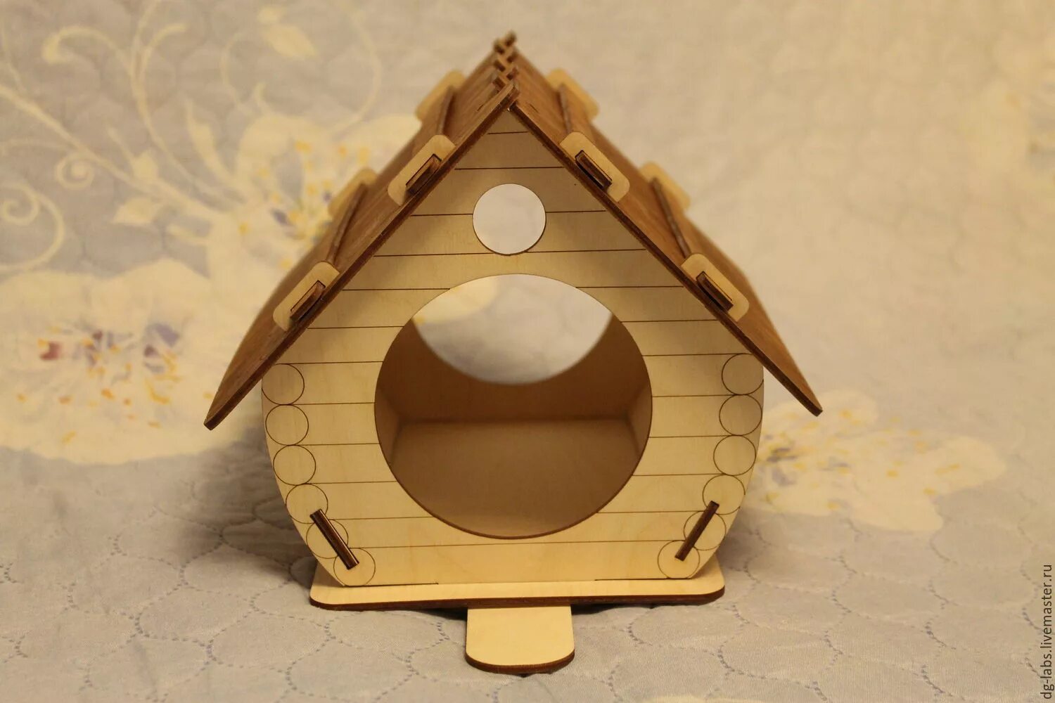 Кормушка из палочек для суши. Кормушка из палочек. Кормушка из палочек. Кормушка из палочек для мороженого. Кормушка для птиц из палочек для суши.