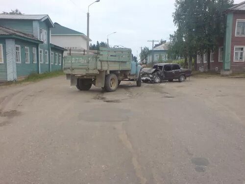 Подслушано помоздино. Спортивная площадка помоздино. Достопримечательности села помоздино. Помоздино. Помоздино церковь.