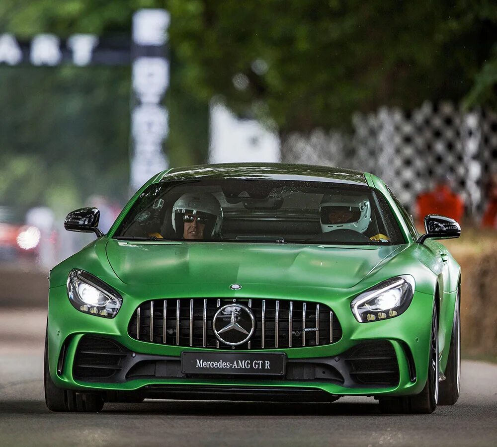 Зеленый свет машина. Мерседес АМГ 63 S зеленый. Mercedes gt 63s AMG Green. AMG gt 63s зеленый. Салатовый Мерседес АМГ.