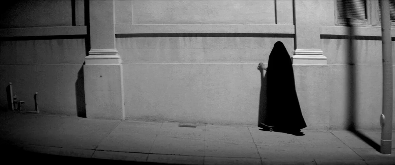 Девушка возвращается одна ночью домой (2014). A girl walks home alone at night, 2014. A girl walks home alone at night, 2014. Девушка возвращается одна ночью домой фильм. Девушка возвращается одна ночью домой фильм 2014.