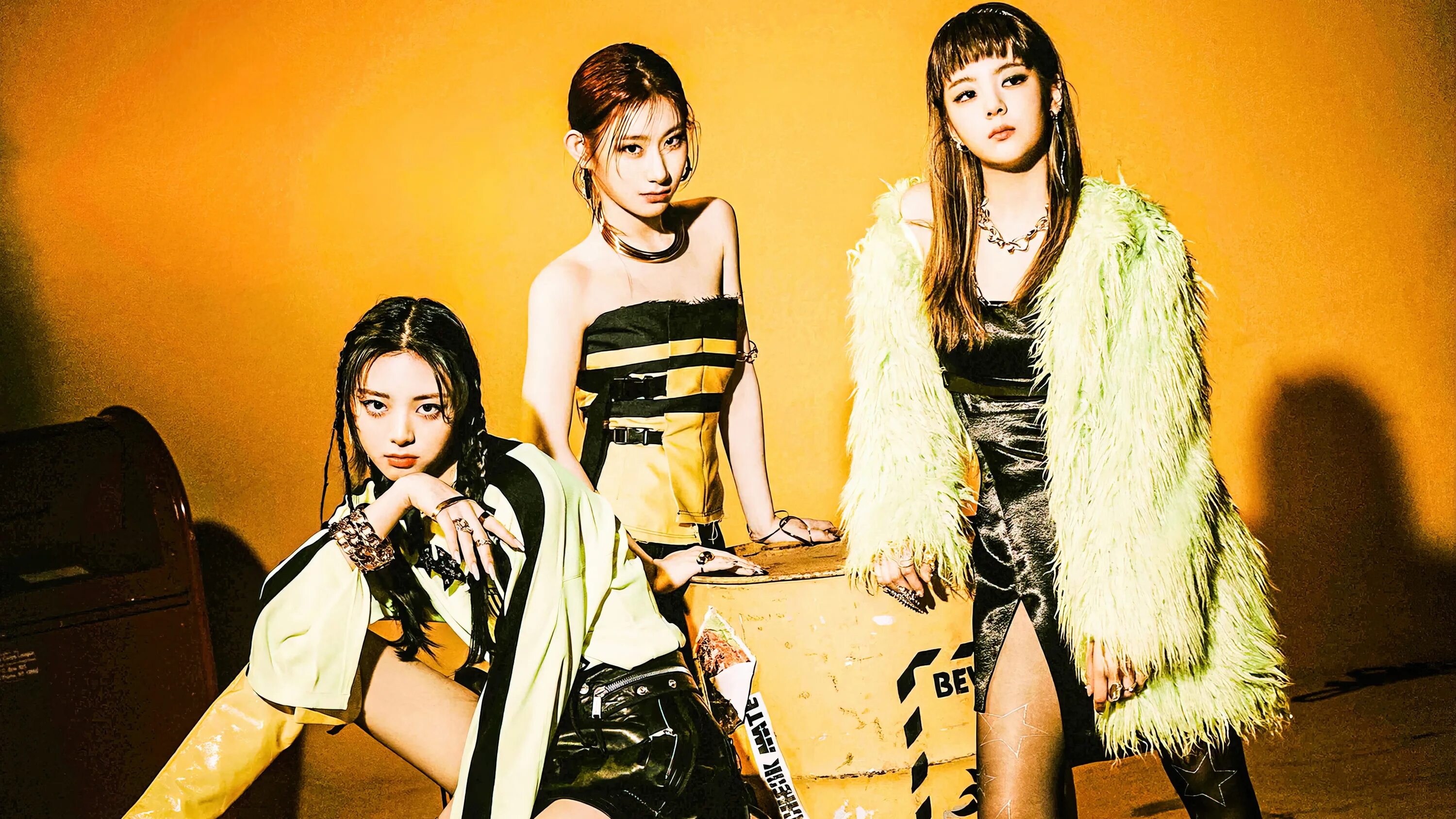 Itzy mafia in the morning. Itzy guess who. itzy mafia in the morning фотосессия. itzy guess who album cover. лия guess who.