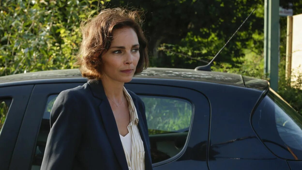 Неверный 2019. Клер кейм актриса. неверный (мини–сериал 2019) infidèle. клер кейм неверный.