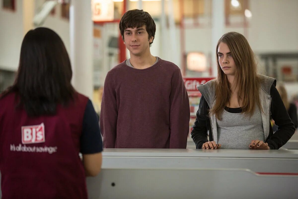 бумажные города персонажи. хелстон сейдж бумажные города. бумажные города фильм 2015 остин абрамс. марго рот шпигельман и квентин. бумажные города / paper towns (2015).