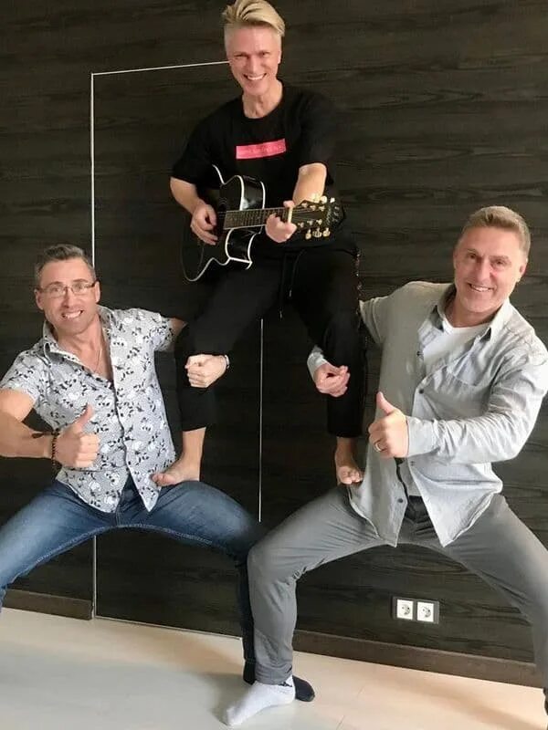 Икс-миссия группа соколовский. Икс миссия состав. Икс-миссия группа. Икс-миссия группа. Солист группы икс миссия.