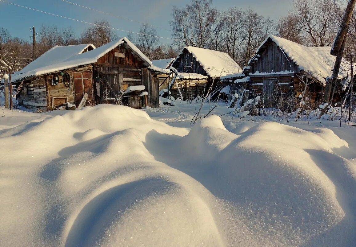 подмосковные деревни. река вышний пенская деревушка. храм николая чудотворца у реки в подмосковье. старый домик. коттеджный поселок приозерный.