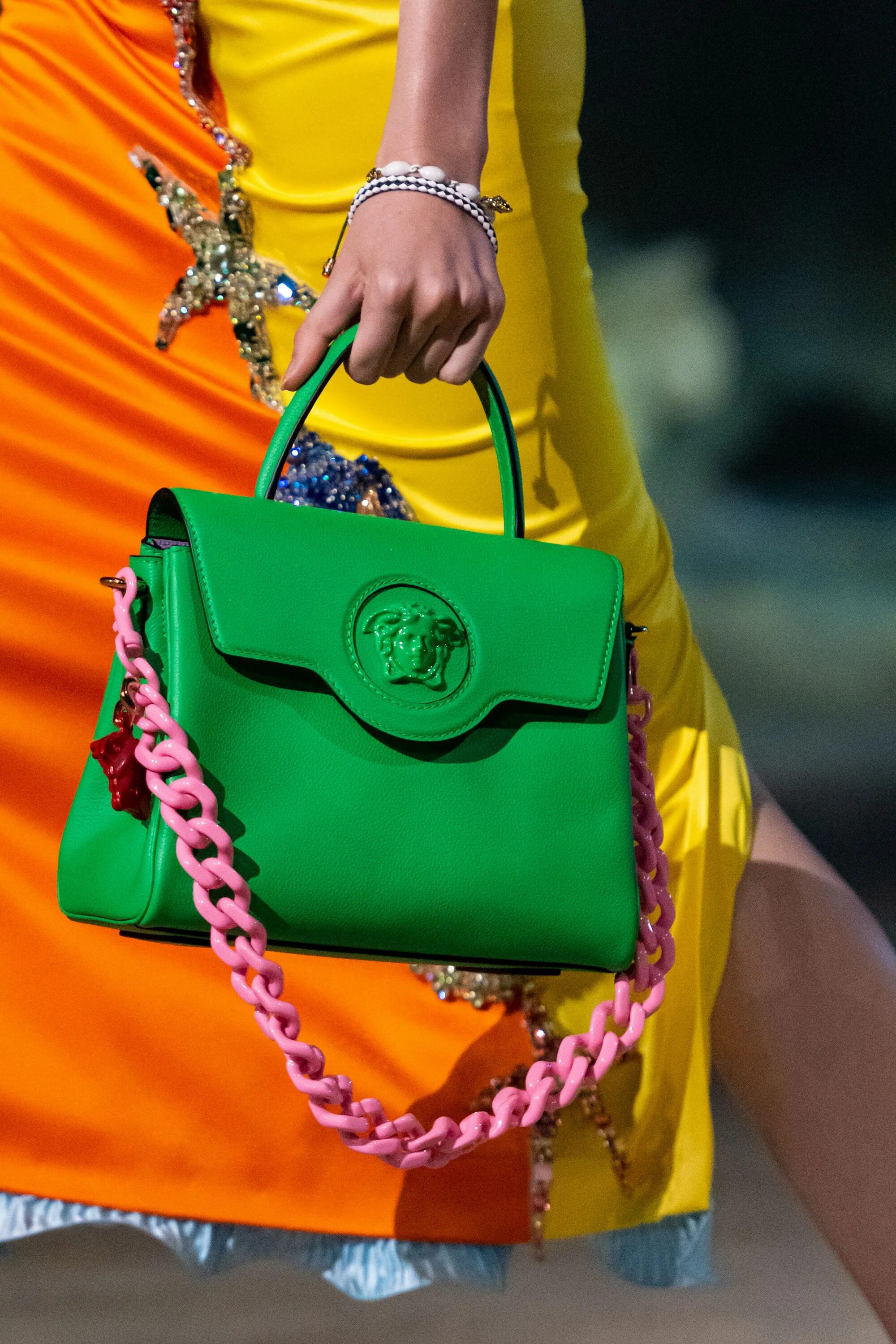 Versace Bag 2021. Сумки Versace 2021. Сумки Донателла Версаче.