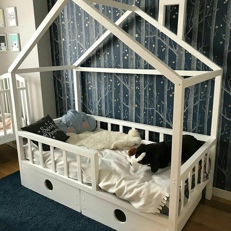 Кровать дом взрослая. Кроватка домик. Детская кроватка домик. Кровать домик для детей. Детские кроватки домики.
