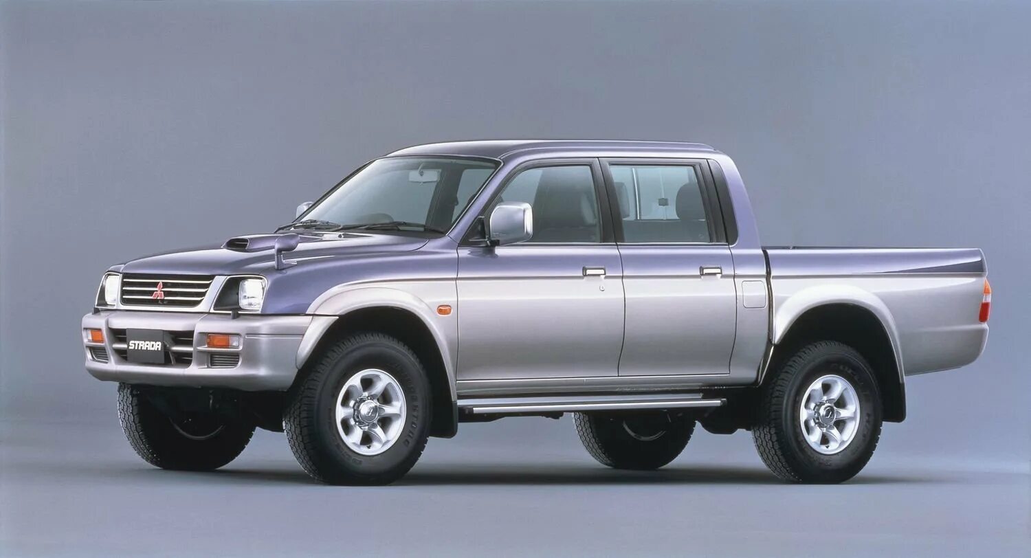 Л 200 поколения. Митсубиси л200 первого поколения. Mitsubishi l200 1 поколение. Mitsubishi l200 2 поколение. L 200 Мицубиси 1 поколения.