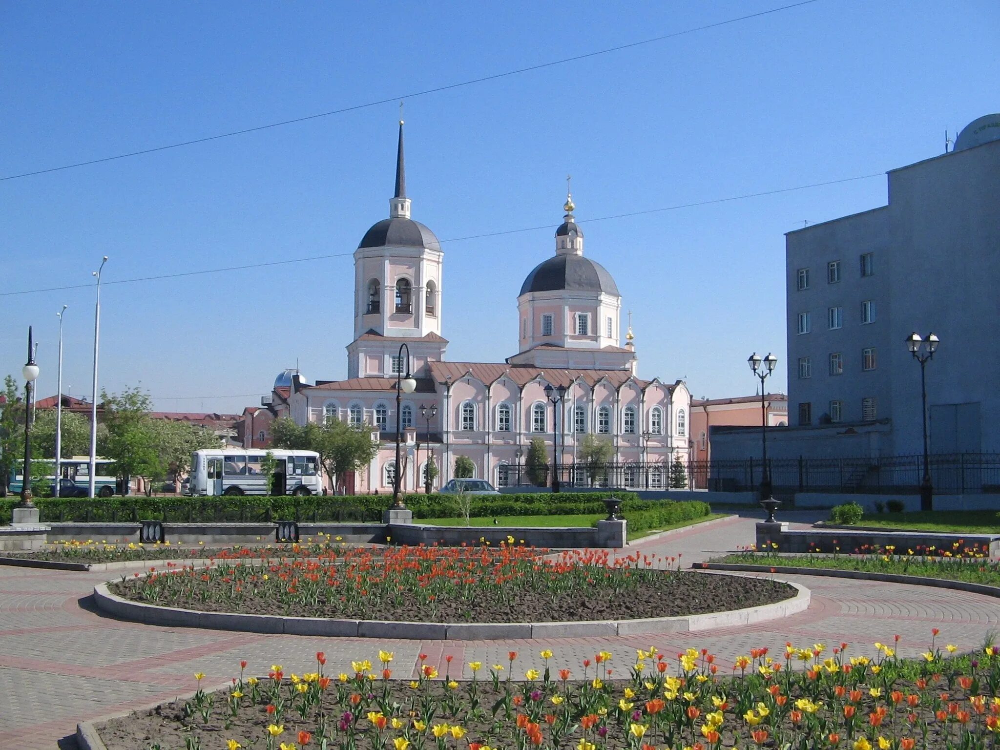 Город томск страна. Летний Томск. Томск центр города. Новособорная Томск. Томск летом Новособорная.