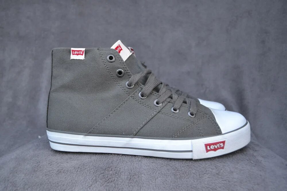 0 белые. Красные кроссы женские. Кроссовки мужские рибок оригинал. Отзовик кроссовки. Адидас кроссовки зимние белые с 90 по нулевые.