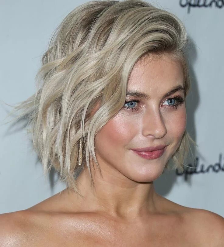 Легкая волна на короткие волосы фото beachy wave bob Google Search Summer hairstyles, Medium short hair, Trendy sho