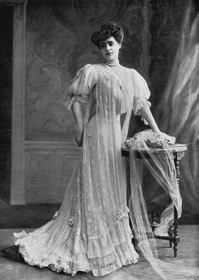 Платье 19 век Эдвардианская. Бель Эпок стиль в одежде. Чайное платье Модерн 1900. Belle epoque одежда.