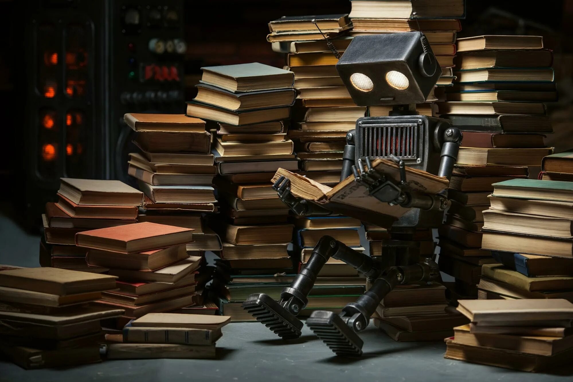 Ии для написания книг. Робот с книгой. библиотечный робот. библиотека фон. литература книги.