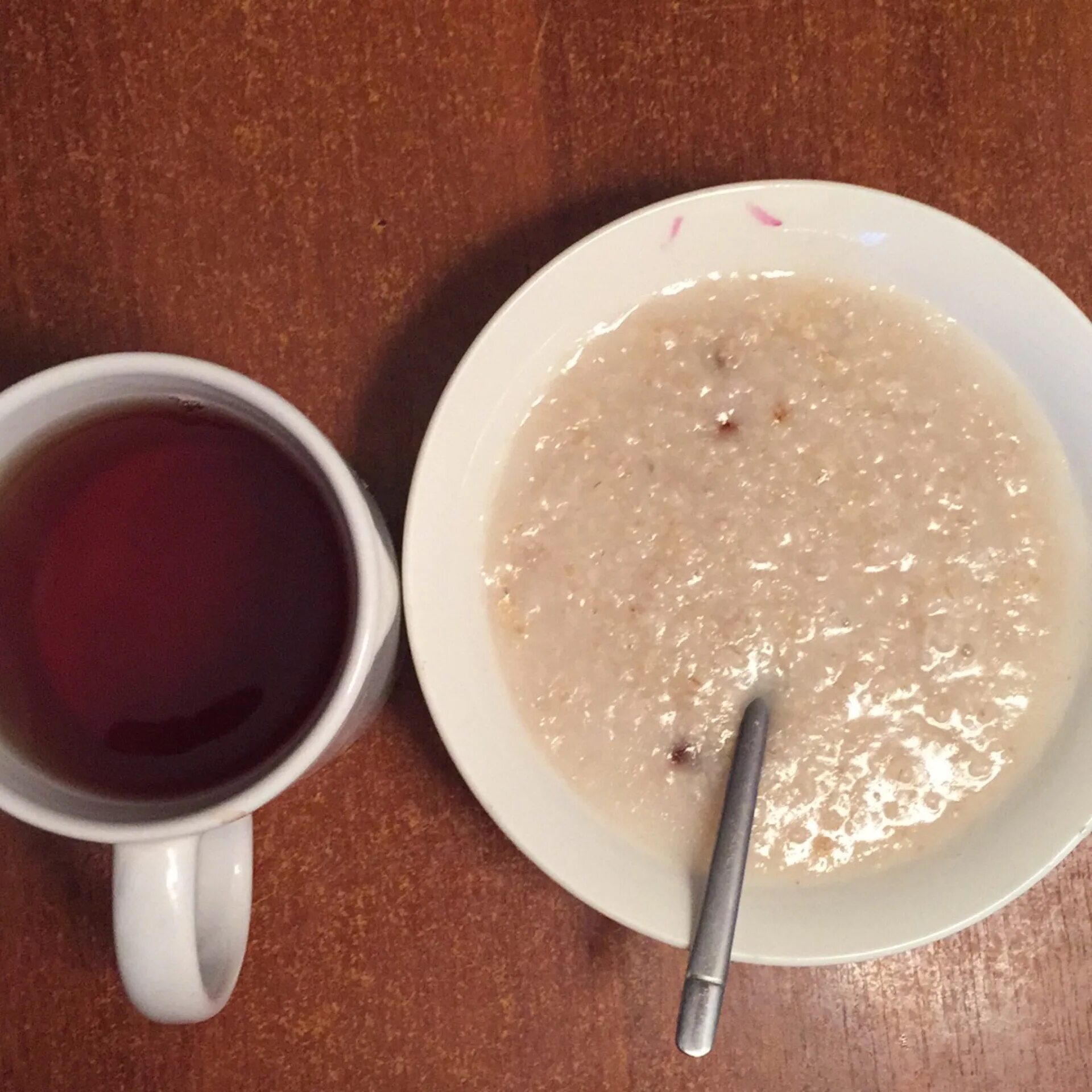 Рисовая каша на завтрак. Чай после каши. Чай после каши. Завтрак каша с фруктами и кофе. Чай после каши.