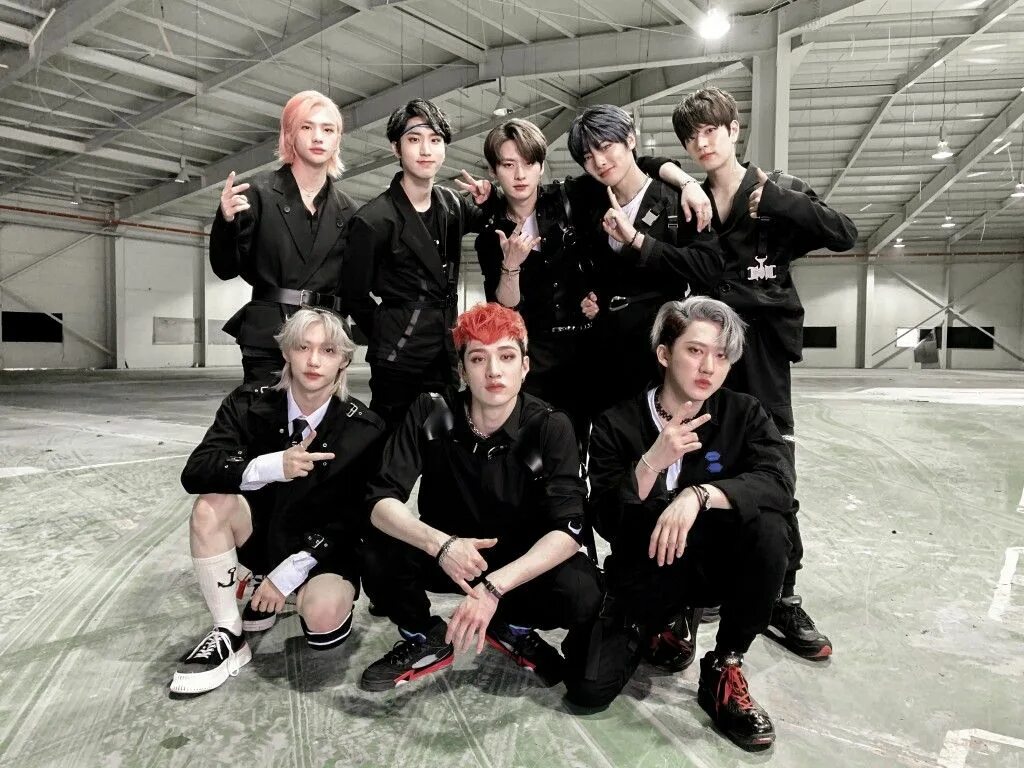 Stray kids ssick. Группа stray kids 2023. Stray kids jyp. Stray kids максидент. K-pop группа stray kids.
