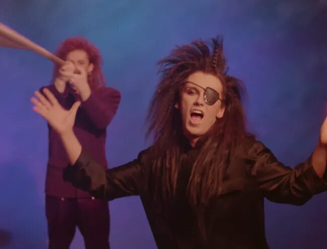 Пит бёрнс в молодости. You spin me round ноты. You spin me round. You spin me round. You spin me round клип.