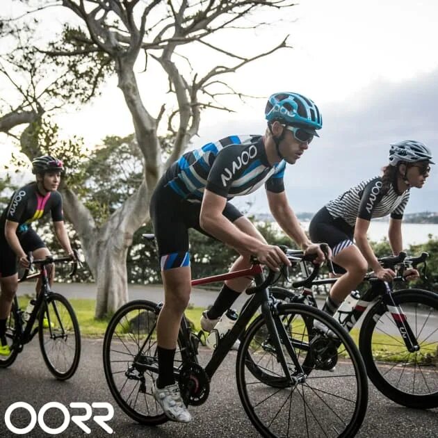 Track cyclist. Cyclists and drivers they are. Спортивная одежда для велосипедистов. Профессиональные велосипедисты. Skeleto cycling wear.
