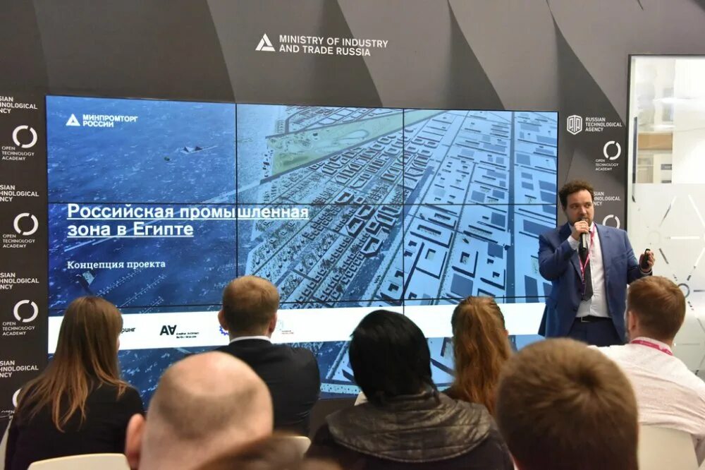 Египет оэз. Российская промышленная зона в египте. Суэцкий канал очередь судов. Промышленная зона египет. Промышленная зона египет.