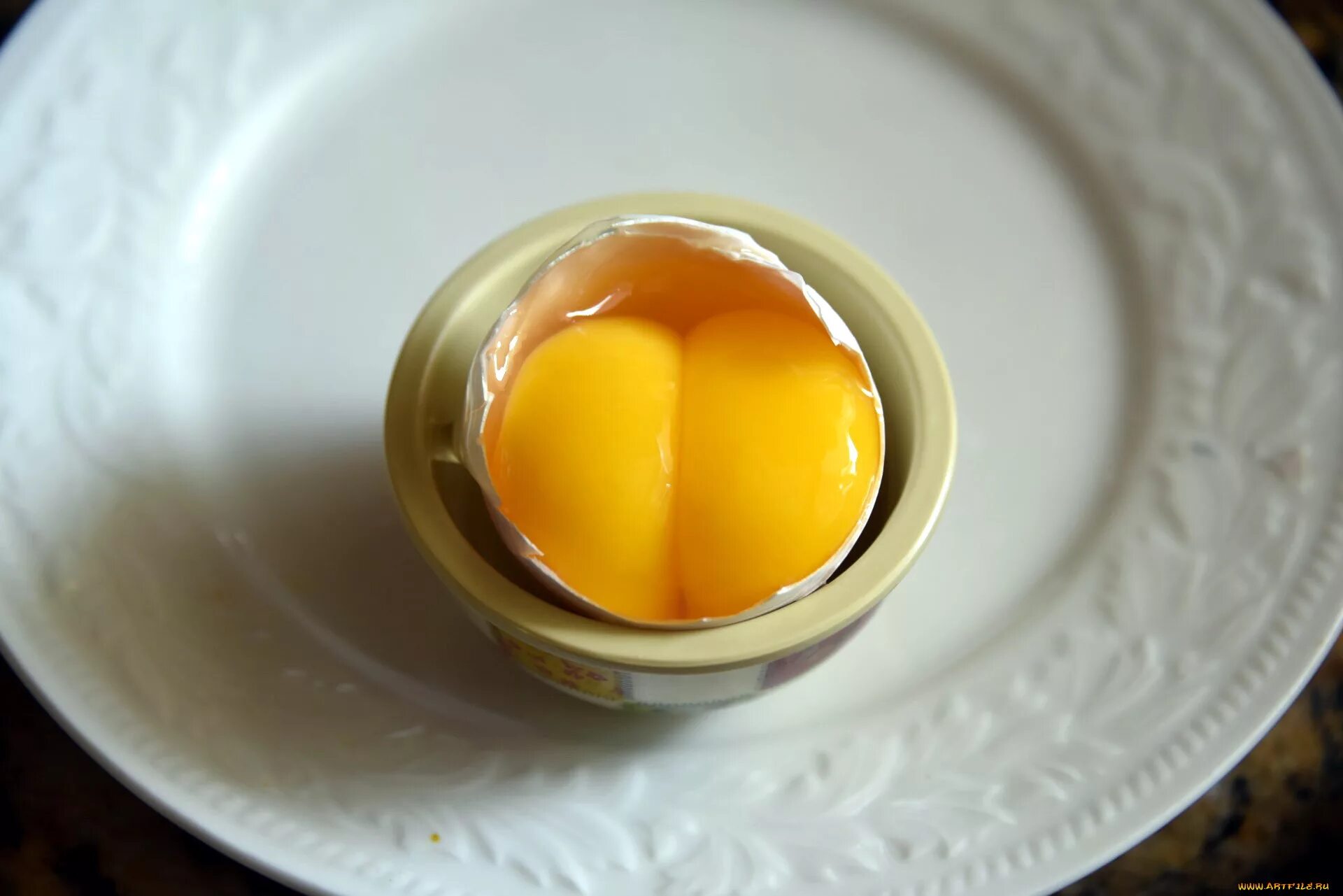 Желток. Двухжелтковое яйцо. Яйцо с 2 желтками. Трехжелтковые яйца.