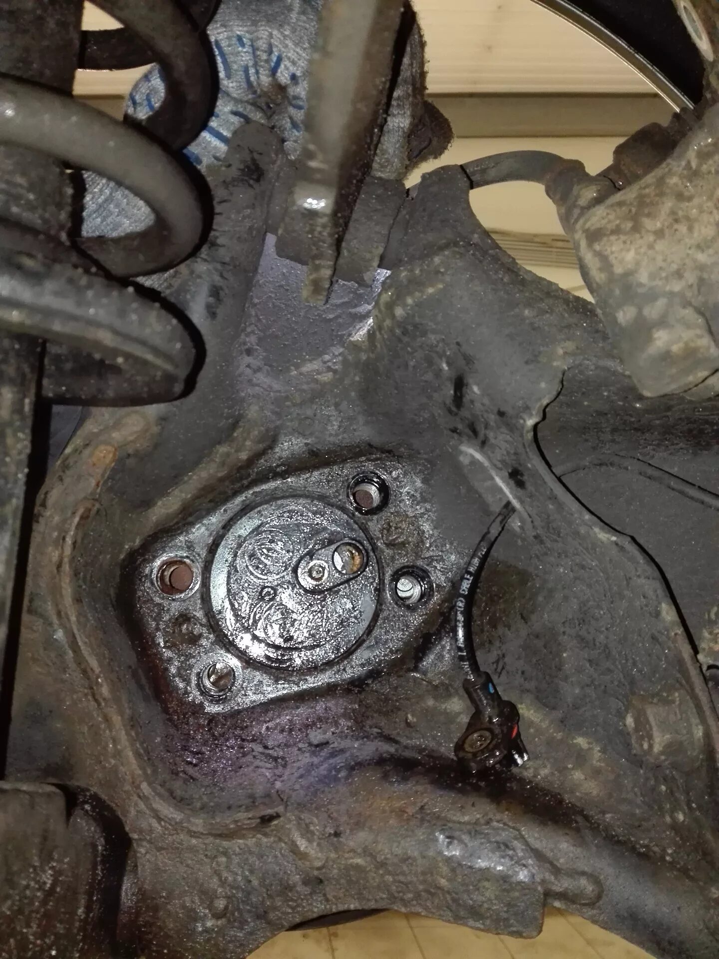 Замена датчика ABS заднего правого. - Mitsubishi Lancer X, 1,8 л, 2008 года запч