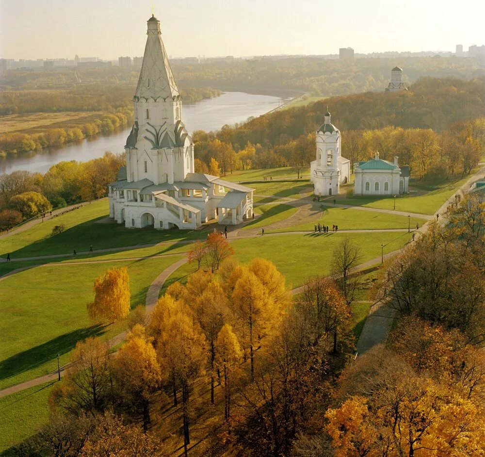 Звон в коломенском. Коломенское музей-заповедник. Узей-заповедник «Коломенское». Парк музей Коломенское. Усадьба Коломенское Москва.