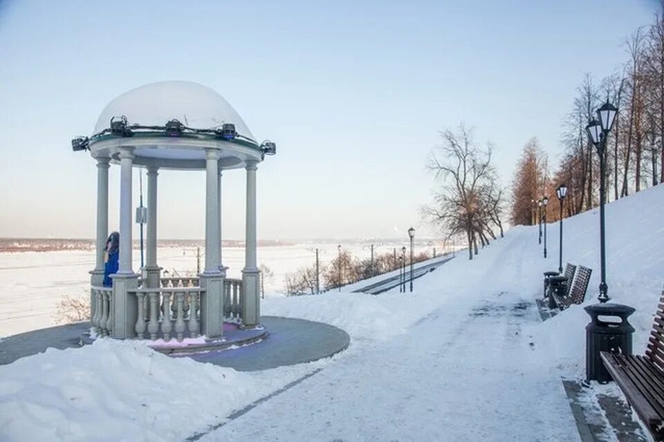 Пермь зимой днем. Набережная пермь зима. набережная пермь зимой. красивые места в перми зимой. пермь достопримечательности зимой.