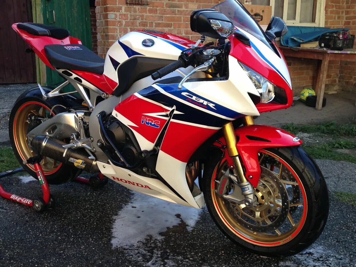 Honda sbr. Honda cbr1000rr Fireblade. Honda Fireblade cbr1000rr красный. Honda CBR 1000 RR/ra Fireblade. Honda 1000rr Fireblade.