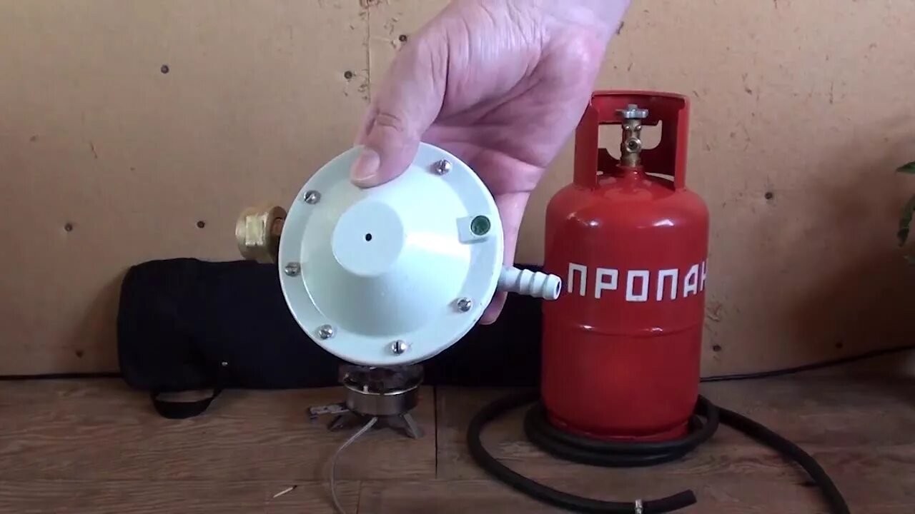 Газовый баллончик на рыбалке. Горелка газовая на баллон для палатки зимой на рыбалке. Газовая печка для палатки зимней рыбалки. Газовый баллон для зимней рыбалки. Газовая печка дожигатель.
