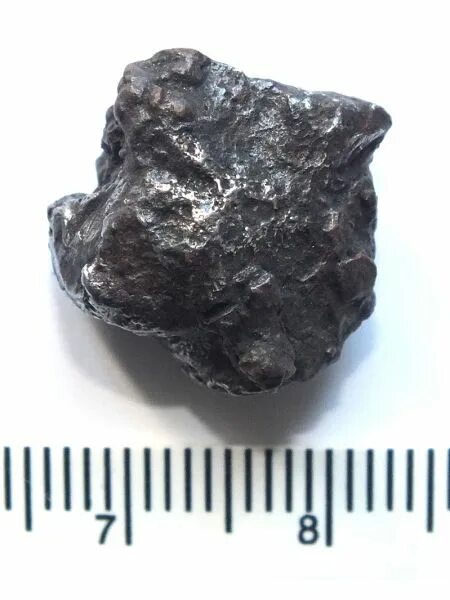 Метеорит сихотэ алинь. Метеорит сихотэ-алинь осколки. осколки железного метеорита. метеорит из железа и полудрагоценный камня.