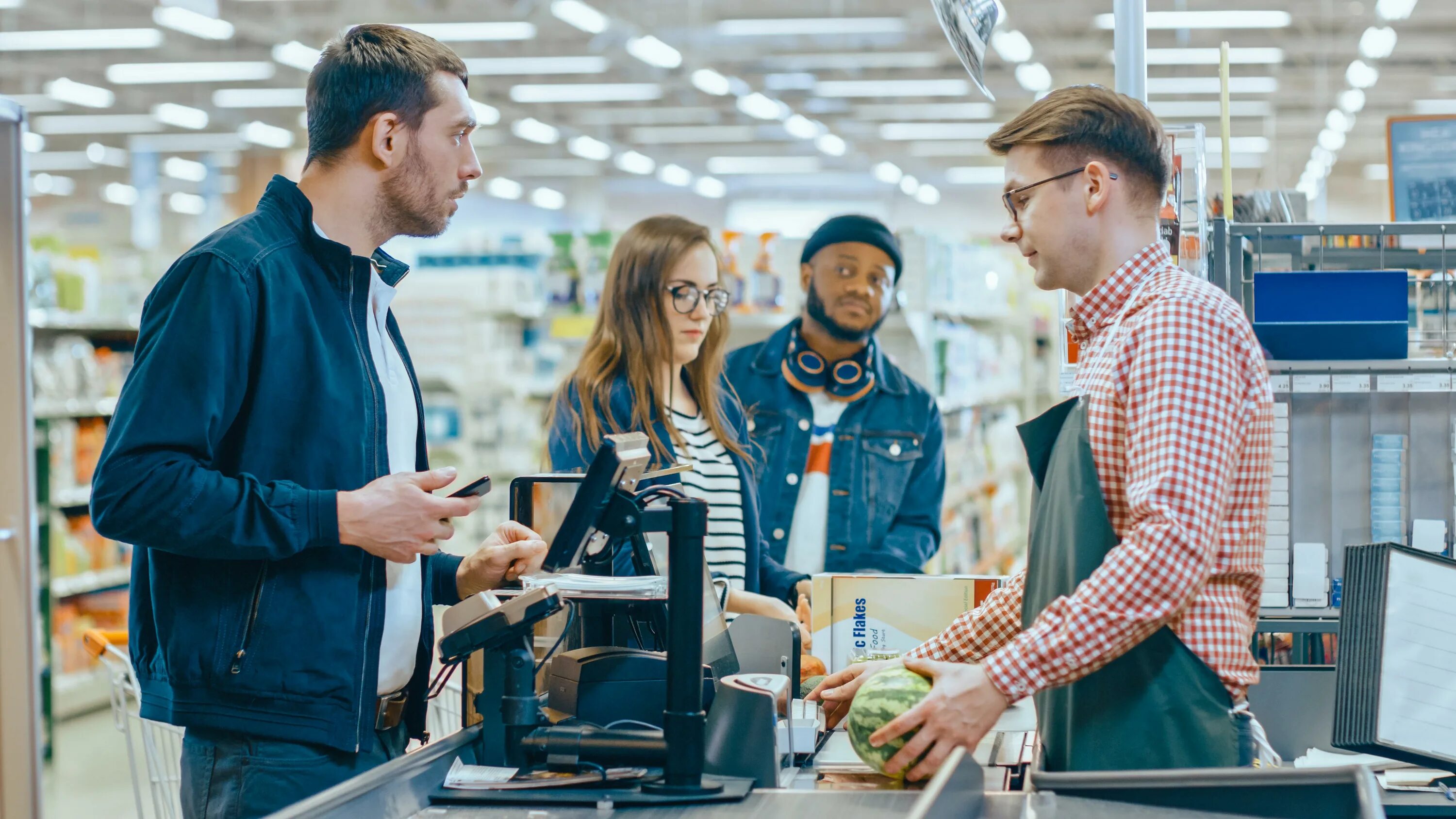 Good people shop. Шоппинг. Покупатель в магазине checkout. Очередь в супермаркете. Добрый покупатель.