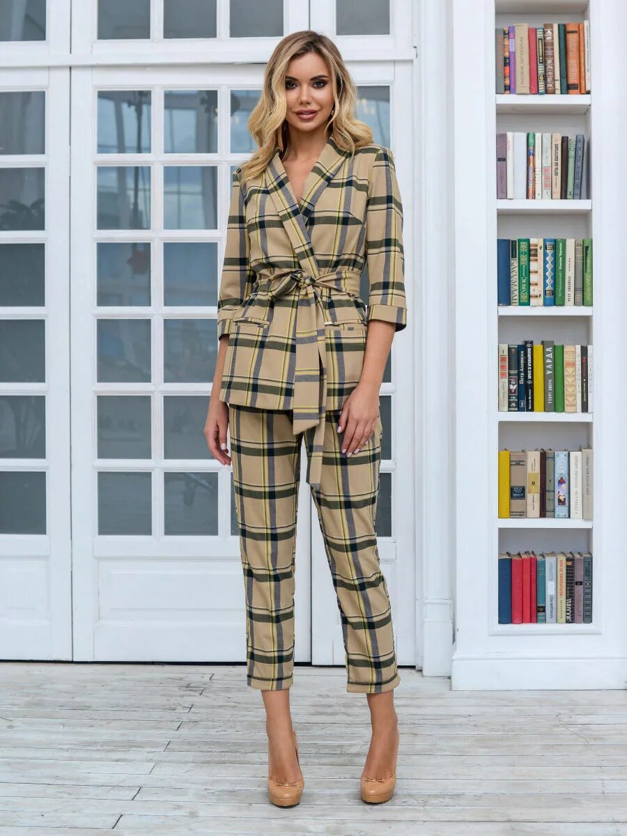 модные костюмы в клетку женские. костюм в клетку женский. костюм в клетку женский брючный. клетчатый костюм женский брючный. штаны в клетку женские.