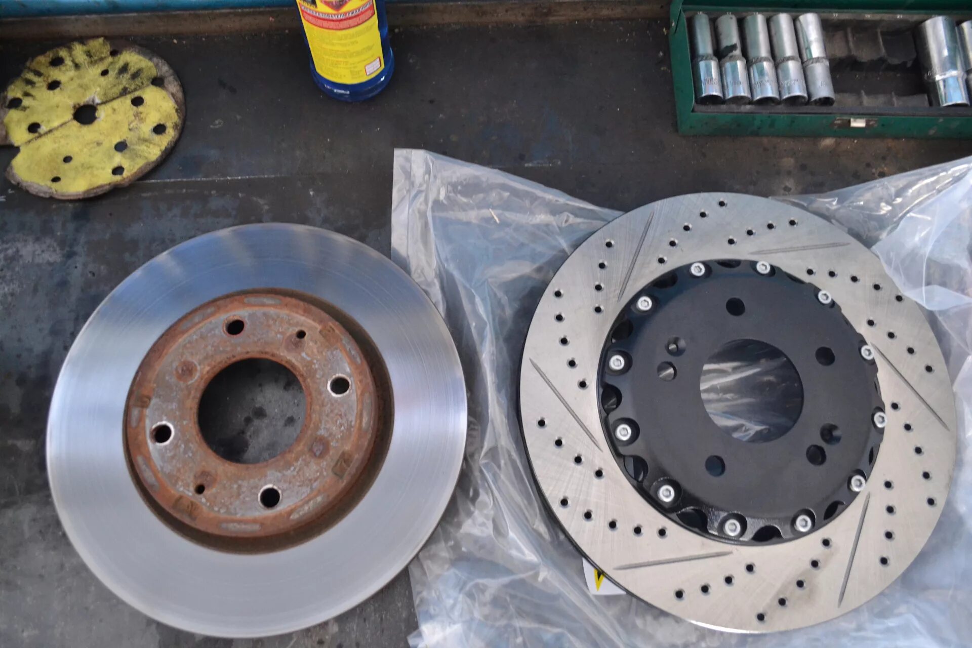 Диски передние тормозные mitsubishi lancer 10. Brembo 09a53211 диск тормозной. Тормозные диски на митсубиси лансер 10 передние. Lancer тормозные диски. Тормозные диски lancer 10.