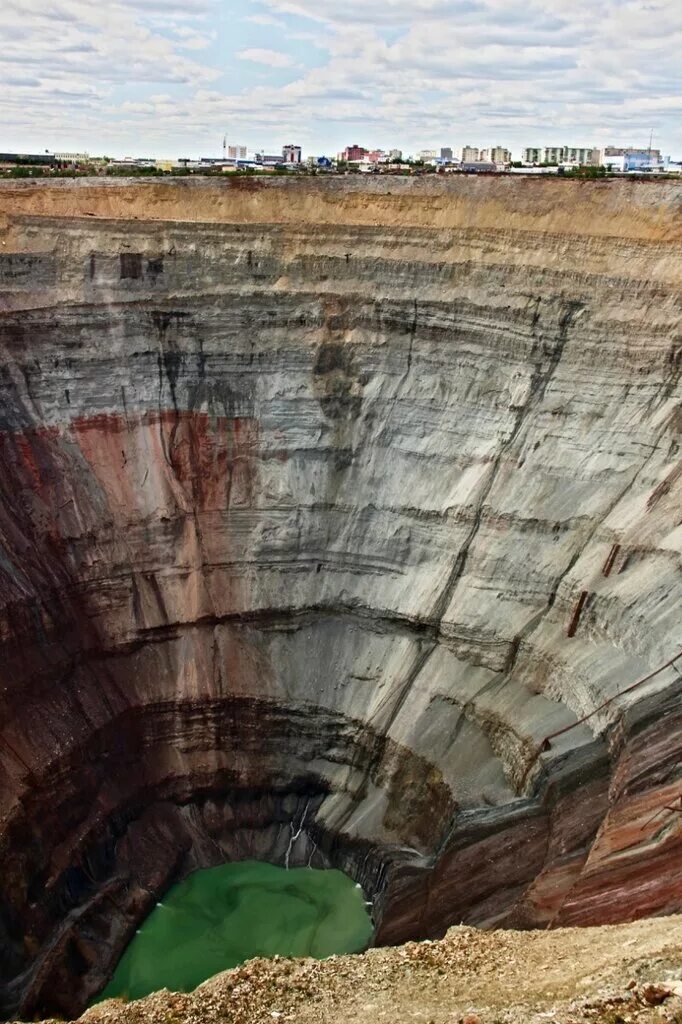 самый большой алмазный карьер. самый большой алмазный карьер. самый большой алмазный карьер. алмазный карьер мир якутия. город мирный якутия кимберлитовая трубка.