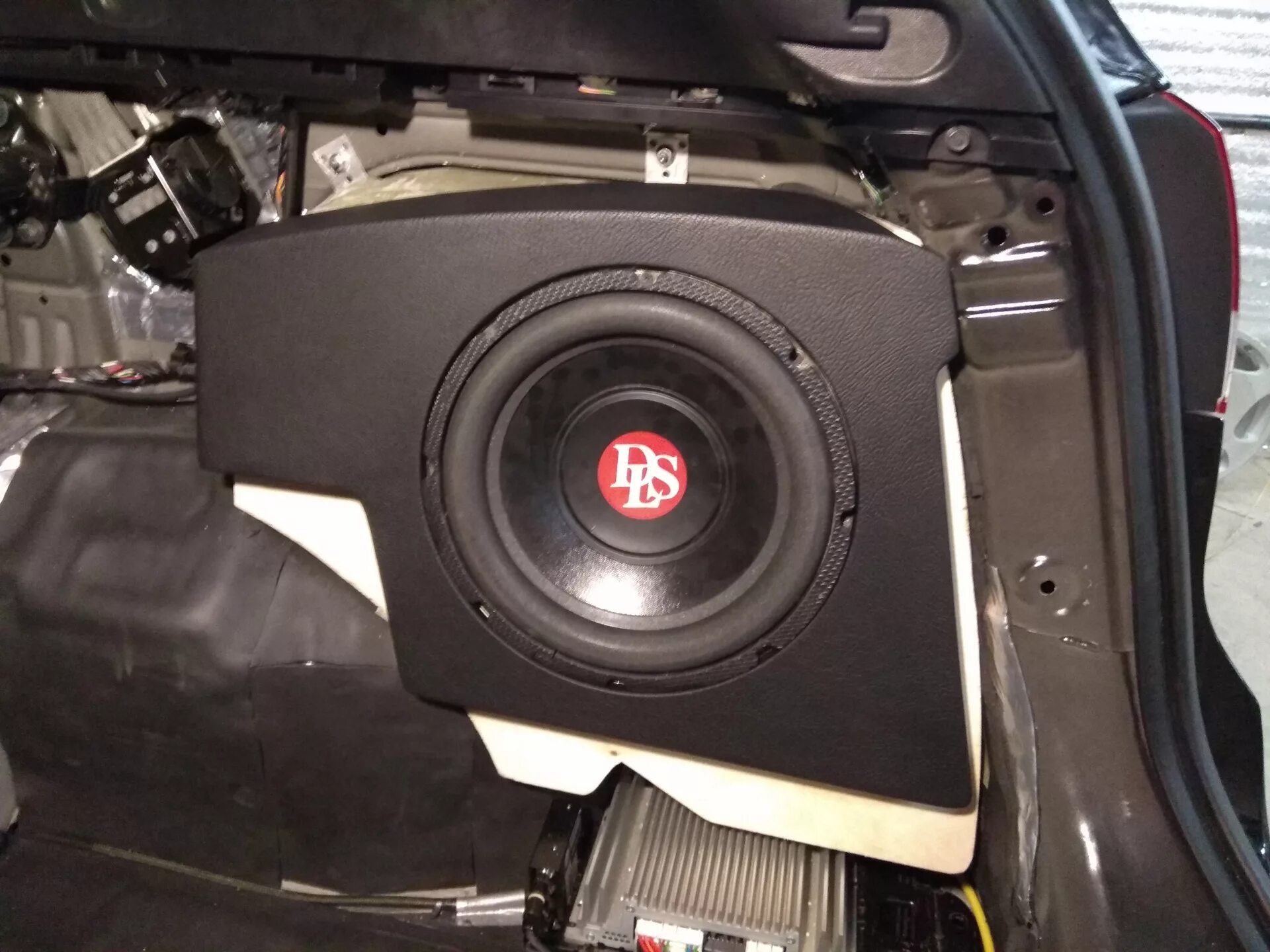 Сабвуфер стелс ix35. X max сабвуфер активный 250. Сабвуфер на хендай икс 35. Сабвуфер стелс на hyundai ix35. Саб икс.