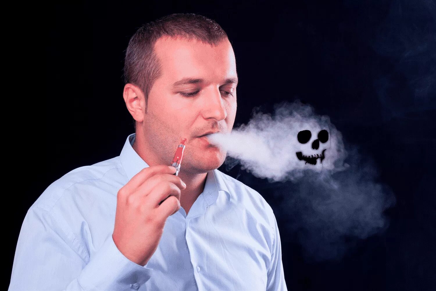 Курить можно мужчинам. Курящий мужчина. Дым из носа. Способы парить.