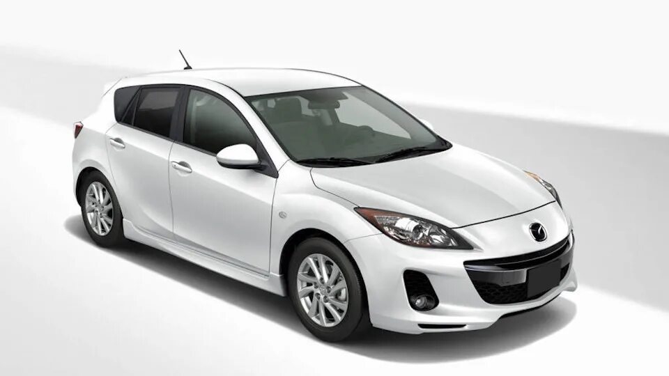 Мазда Аксела 2012. Mazda 3 Hatchback 2012. Мазда 3 хэтчбек 2012 белая. Mazda 3 2012 хэтчбек.