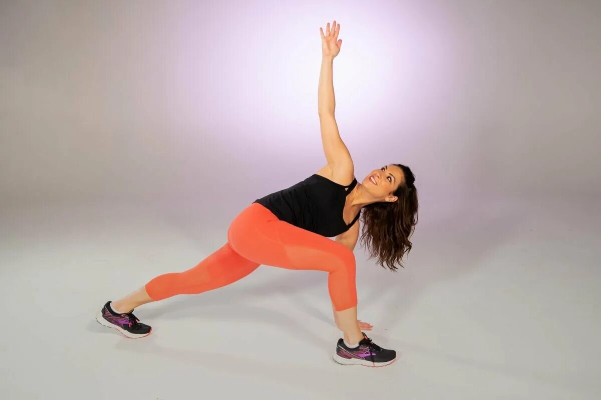 Ягодичный мостик «подъем таза». Упражнения с медболом для девушки. Наталья ефимова, бег. Классические отжимания. 2 подхода по 10.