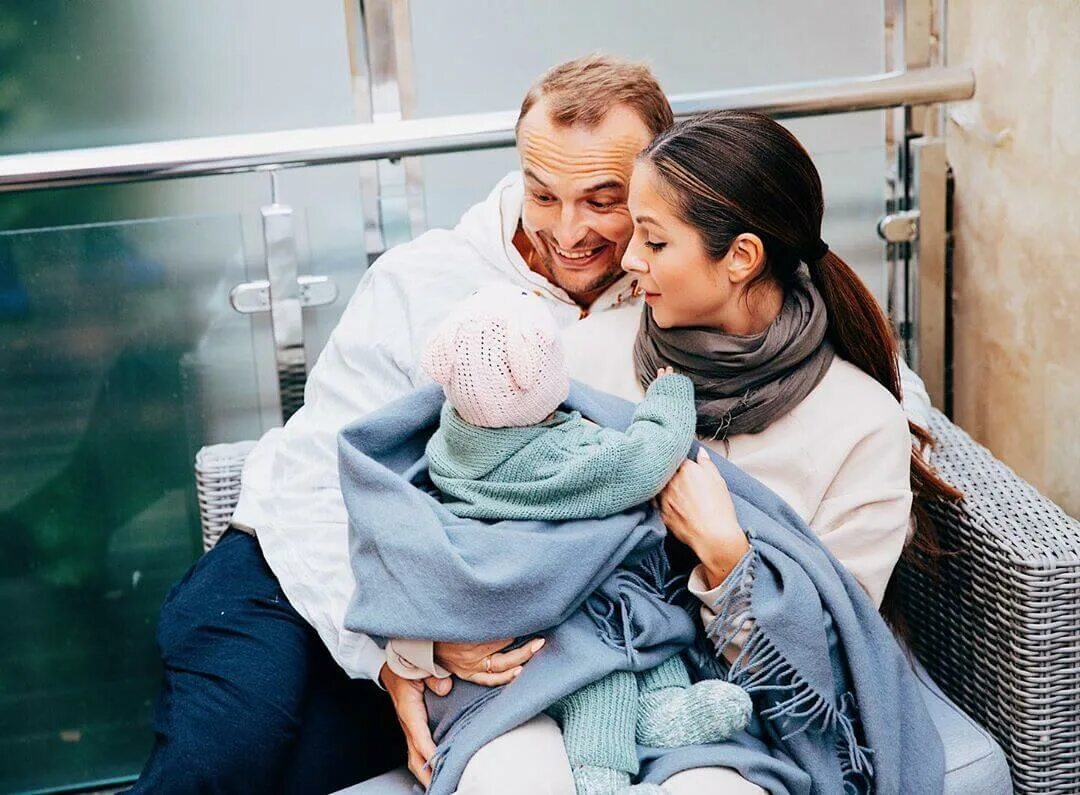 Как зовут детей певцов. Нюша певица дети. Нюша игорь сивов дочка симба. Как зовут детей певцов. Нюша и игорь сивов.