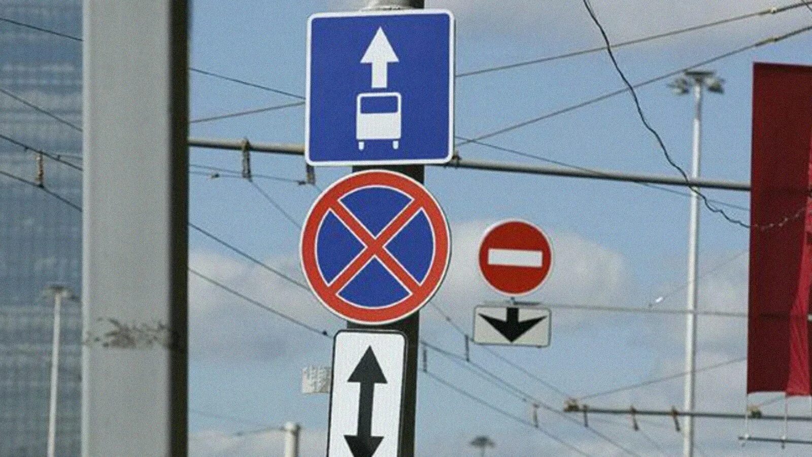 Что будет за проезд под кирпич. Автобусная полоса с кирпичом.