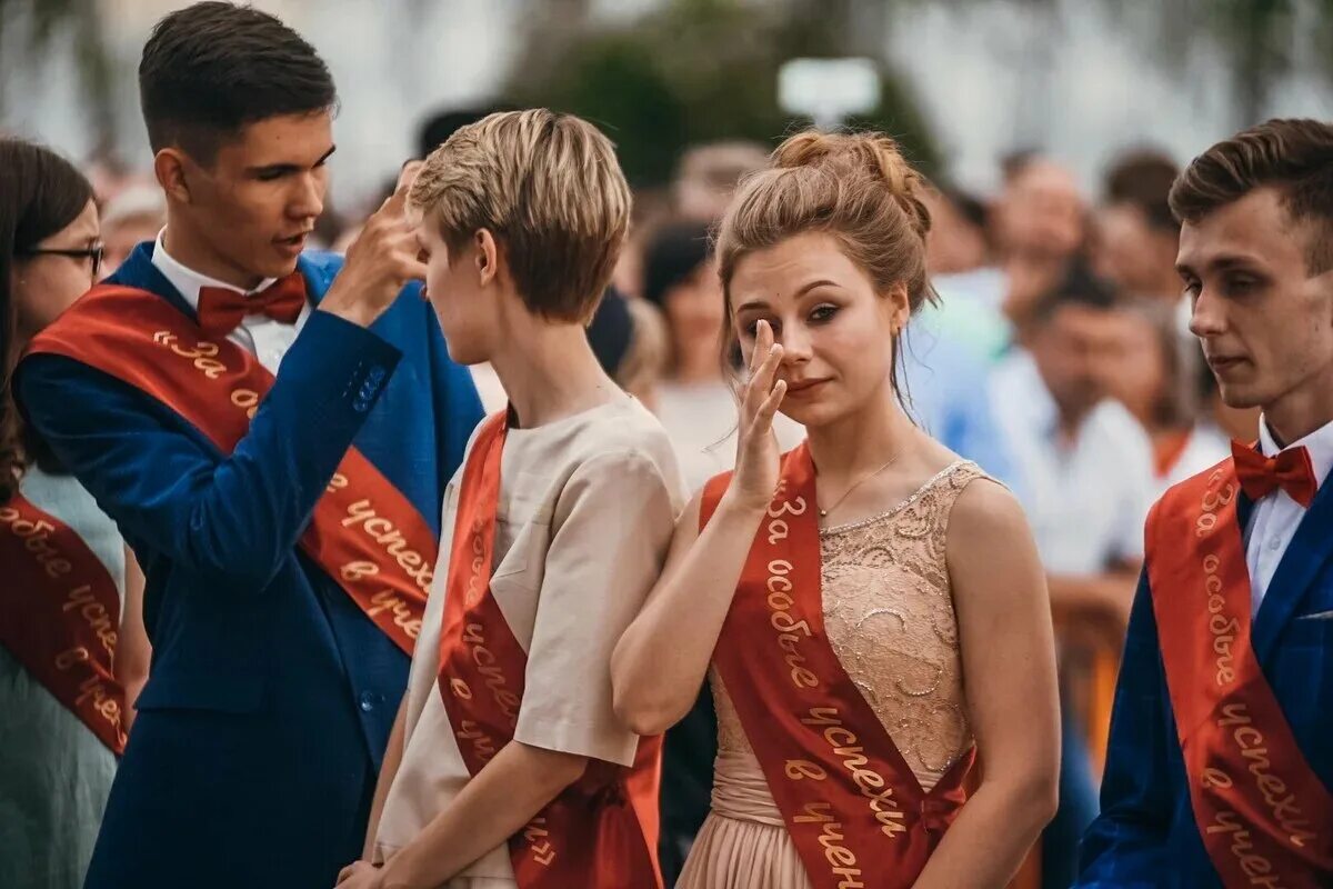 Фото выпускников. Выпускной. Школьный выпускной. Выпускной 11 класс. Красивые выпускники.
