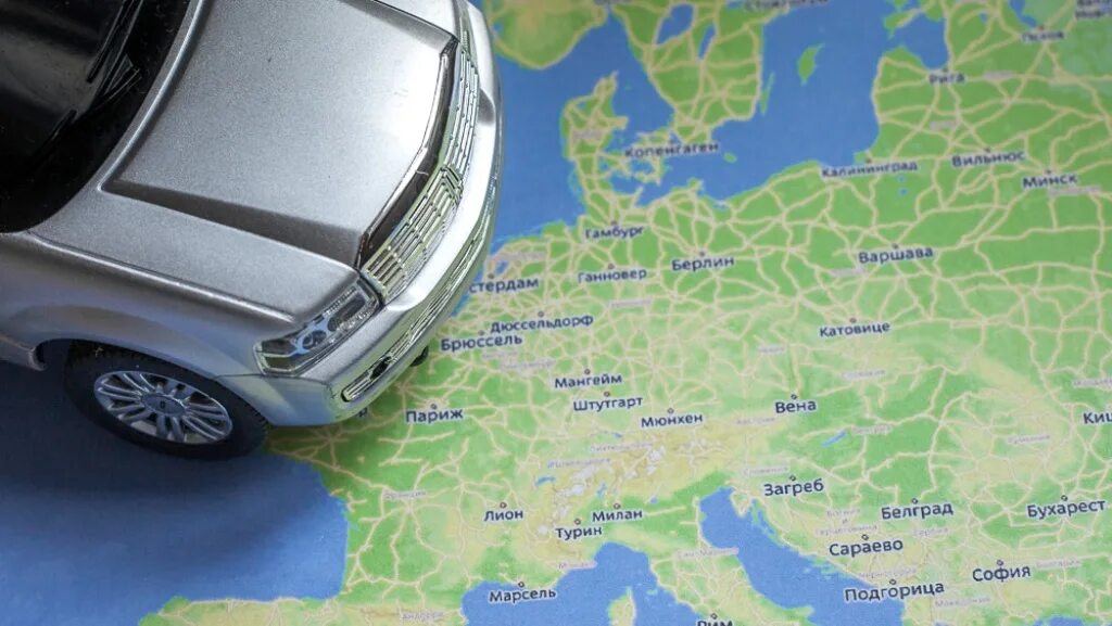 Купить автомобильные карты. Карта автомобиля. Зеленая карта для авто. Карта путешествий автомобили. Зелёный карта автомобиля Европы.