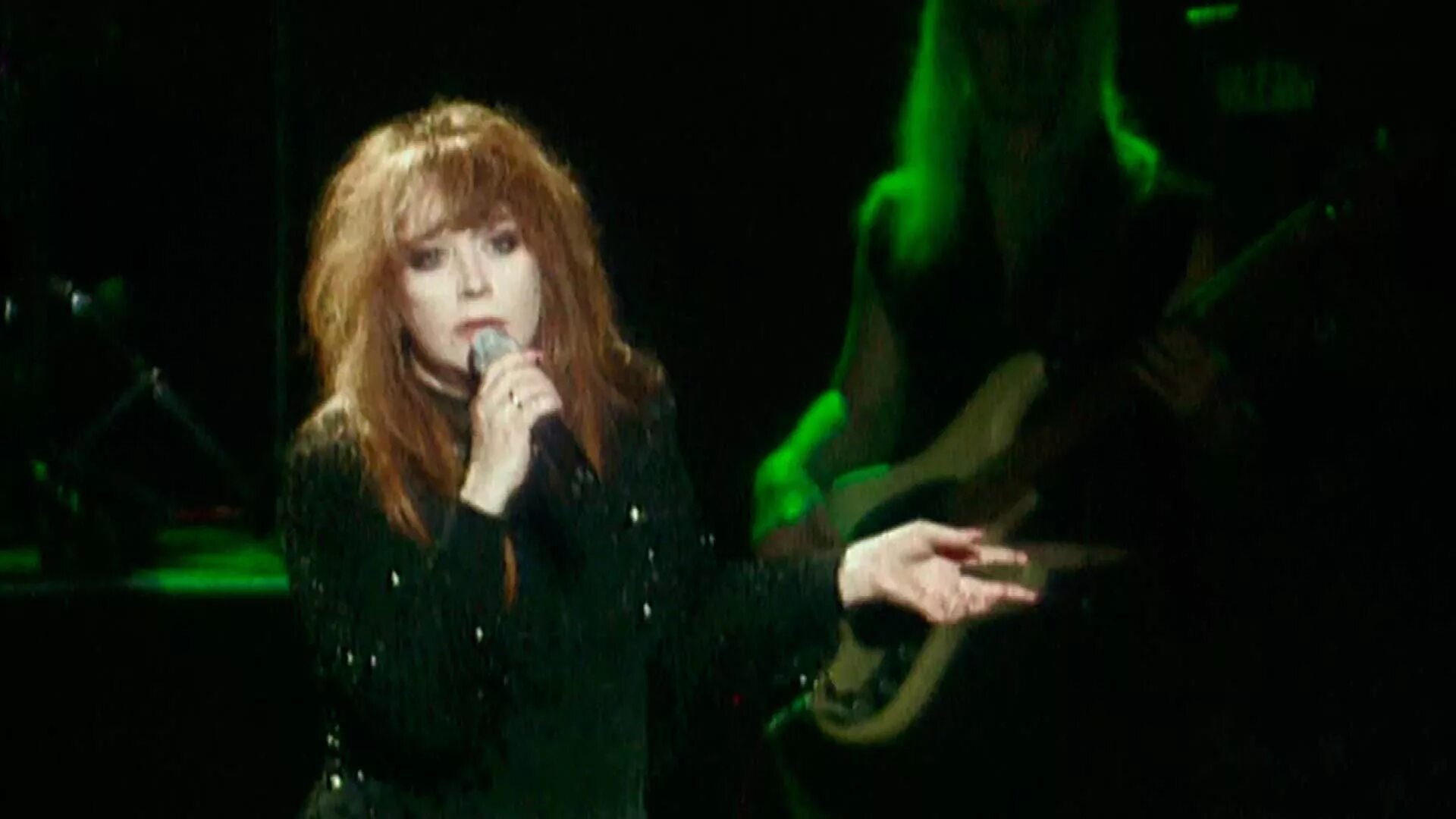 Алла пугачёва избранное 1998. Пугачева в 1998г. Пугачева в 1998г. Алла пугачёва избранное 1998. Алла пугачева 1998.